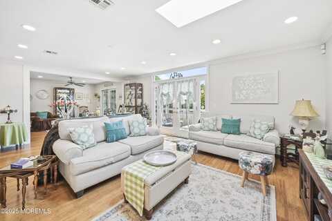 25 Tropicana Court, Toms River, NJ 08757