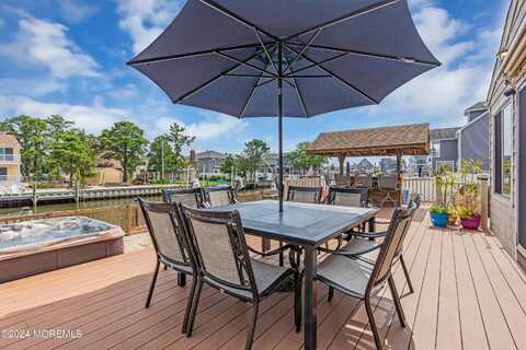 13 Clearwater Way, Toms River, NJ 08753