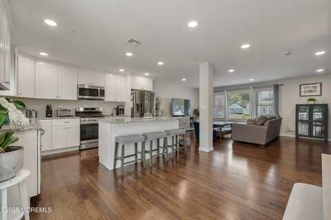 212 Freeman Street, Woodbridge, NJ 07095