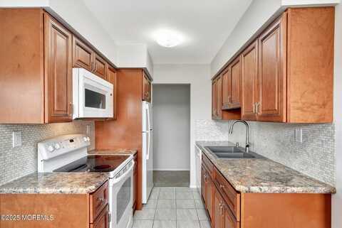 43 Manchester Court, Freehold, NJ 07728
