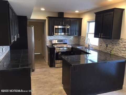 28 Irongate Lane, Aberdeen, NJ 07747
