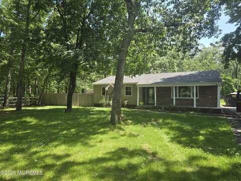 26 Vienna Road, Howell, NJ 07731