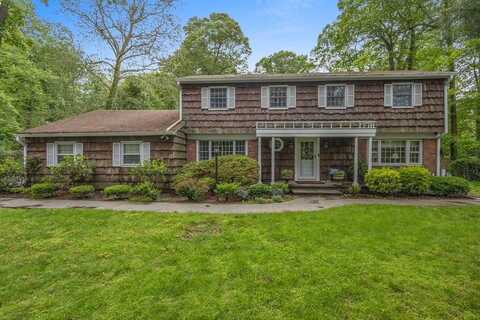 65 Avery Road, Woodbury, NY 11797