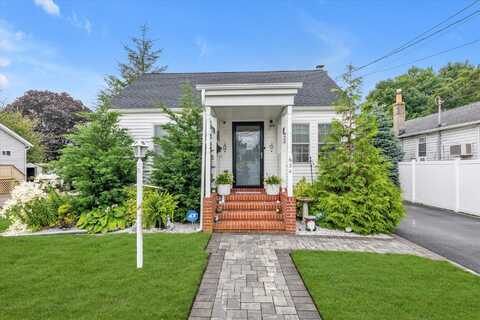 634 S 4th Street, Lindenhurst, NY 11757