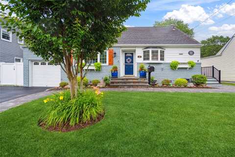 87 3rd Avenue, Massapequa Park, NY 11762