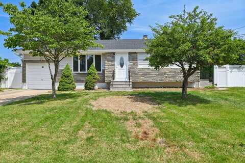 43 Walton Street, Brentwood, NY 11717