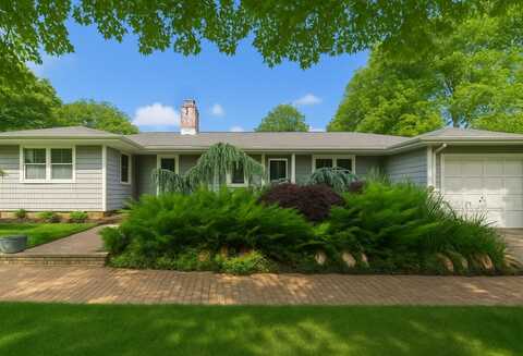 61 Pennsylvania Avenue, Medford, NY 11763