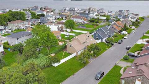 810 Anthony Drive, Lindenhurst, NY 11757