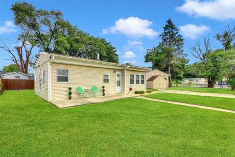 1 Somerset Road W, Amityville, NY 11701