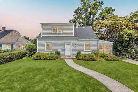 63 Old Farm Road, Levittown, NY 11756