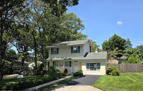 39 E Lyons Street, Melville, NY 11747