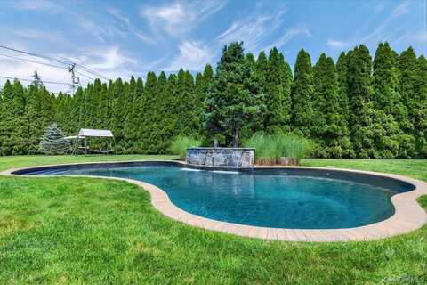 75 Head Of The Neck Road, Bellport, NY 11713