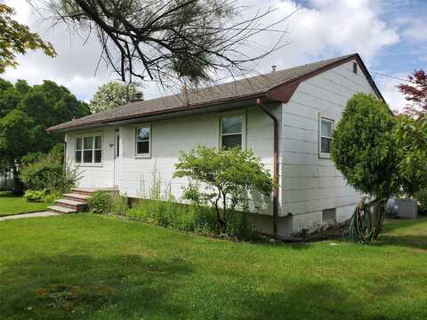 5 Uranus Road, Rocky Point, NY 11778