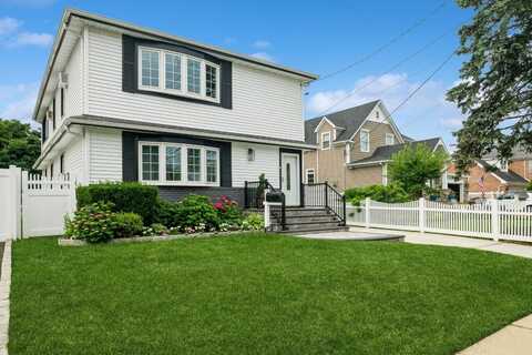 340 N Michigan Avenue, Massapequa, NY 11758