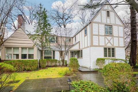 20 Sussex Road, Great Neck, NY 11020