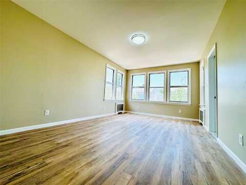 7829 84th Street, Glendale, NY 11385