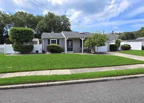 122 Stuyvesant Drive, Port Jefferson Station, NY 11776