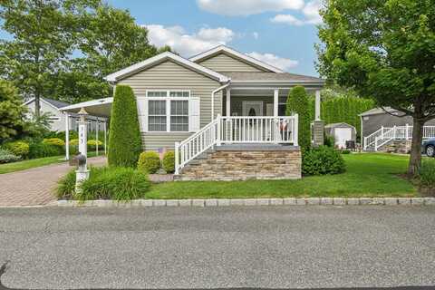 1661 Old Country Road, Riverhead, NY 11901