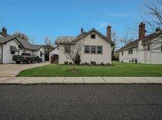 13 Crampton, Great Neck, NY 11023