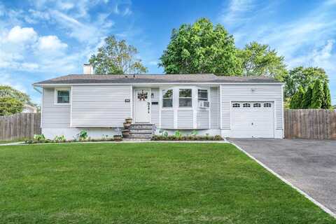 1402 Wave Avenue, Medford, NY 11763