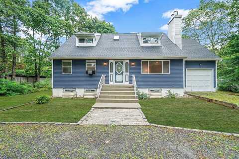 19 Cozine Road, Center Moriches, NY 11934