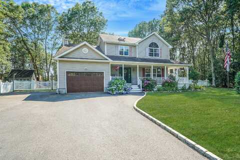 18 Wagon Wheel Lane, Center Moriches, NY 11934