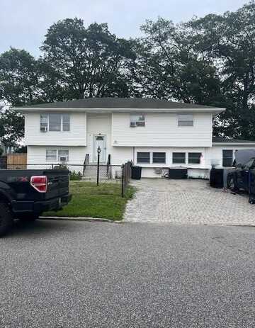 226 14th Avenue, West Babylon, NY 11704