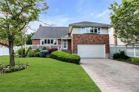 952 Wenwood Drive, North Bellmore, NY 11710