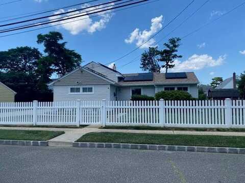 4 Meadow Drive, Bay Shore, NY 11706