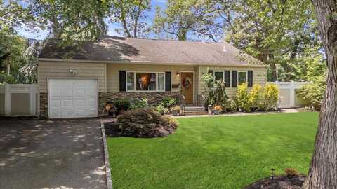 39 Foxwood Drive E, Huntington Station, NY 11746