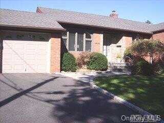 4 Nassau Drive, New Hyde Park, NY 11040