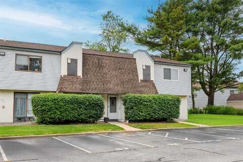 95 Pointe Circle S, Coram, NY 11727