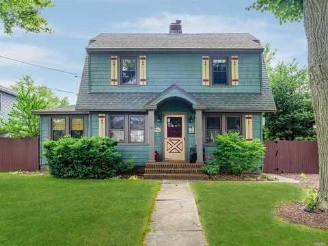 10 Central Parkway, Merrick, NY 11566