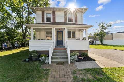 90 Redmond Avenue, Bay Shore, NY 11706