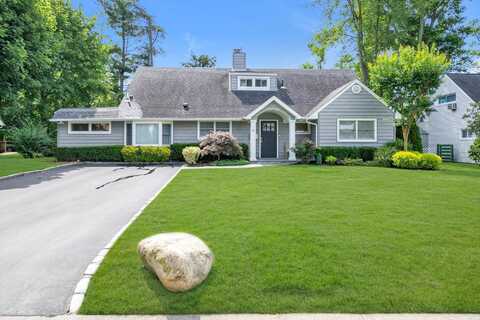 14 Ridge Drive E, Roslyn, NY 11576