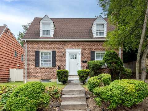 7 Jackson Street, Port Washington, NY 11050