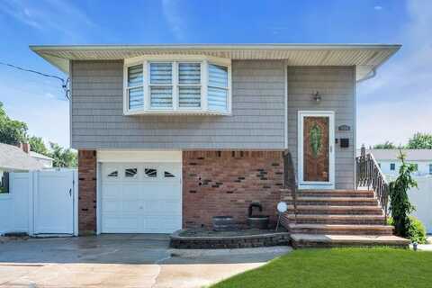 544 S 15th Street, Lindenhurst, NY 11757