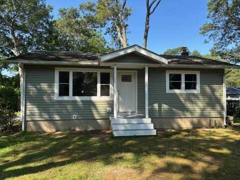 23 Grove Street, Riverhead, NY 11901