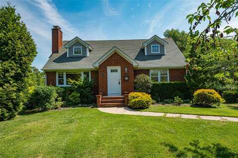 174 S Windsor Avenue, Brightwaters, NY 11718