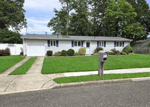 5 Windham Lane, Ronkonkoma, NY 11779