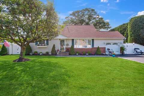 531 Myrtle Avenue, West Islip, NY 11795