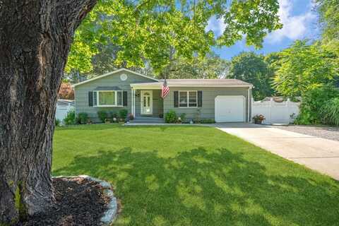 30 Lincoln Avenue, Port Jefferson Station, NY 11776