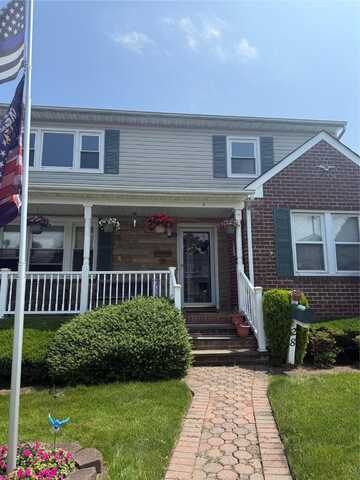 28 Lenox Avenue, Westbury, NY 11590