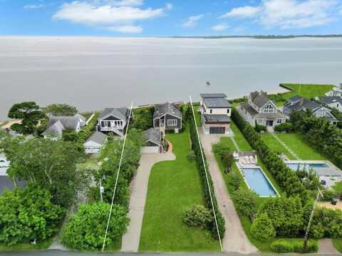 15 Bayside Avenue, East Quogue, NY 11942