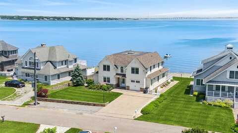 9 Shinnecock Road, East Quogue, NY 11942