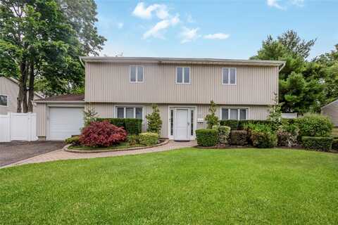 12 Dover Lane, Old Bethpage, NY 11804
