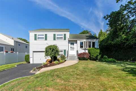 2 Nautilus Avenue, Plainview, NY 11803