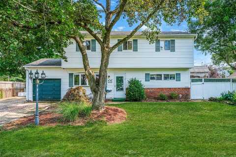 3 Woods Lane, Centereach, NY 11720