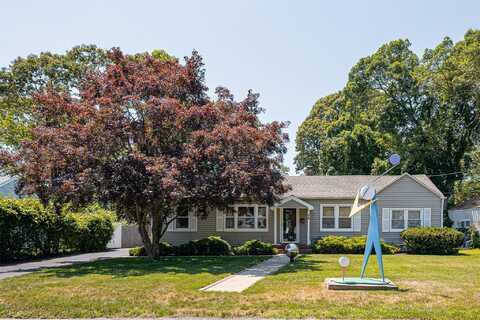 84 Country Club Road, Bellport, NY 11713