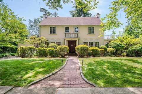 34 Arleigh Road, Great Neck, NY 11021
